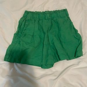 Green linen shorts with pockets